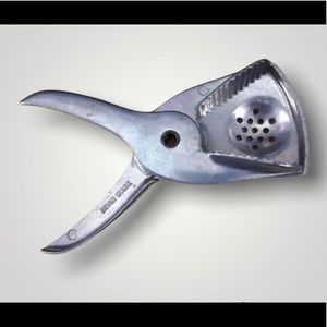 Vintage Irvin Ware Aluminum Hand Held Citrus Juicer Strainer Lemon Lime Squeezer